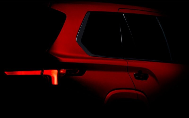 
            Toyota анонсировала новый внедорожник. Первое изображение
        