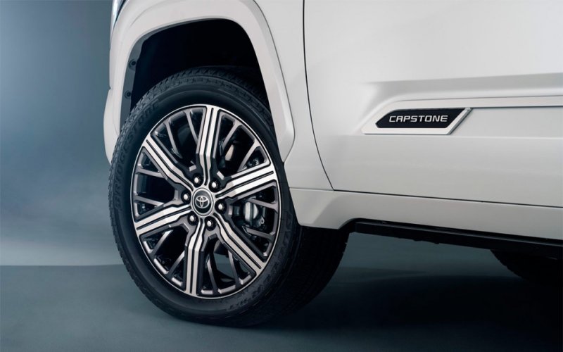 
            Новая Toyota Tundra получила самую роскошную версию
        