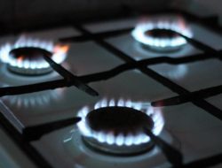 Автомобили с ДВС оказались экологичнее кухонных газовых плит