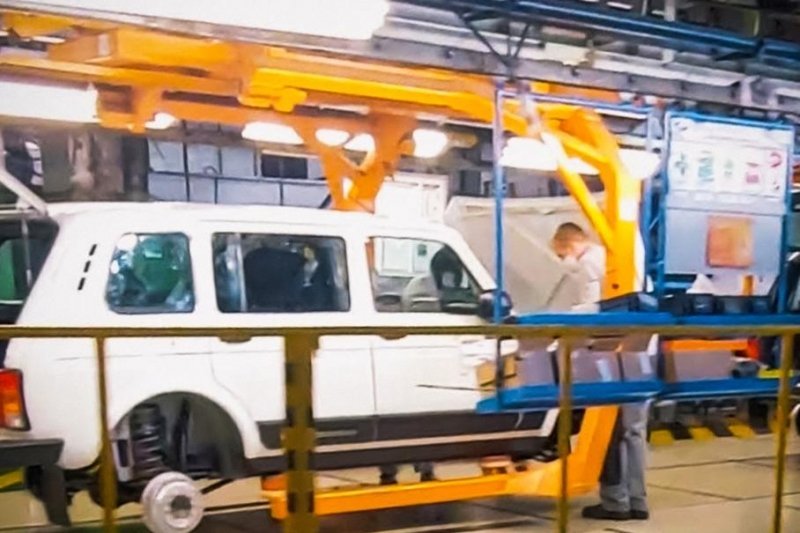 АвтоВАЗ назвал условие для сохранения жизни пятидверной Lada Niva