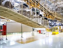 АвтоВАЗ сделал так, чтобы Lada Vesta не падала с конвейера в процессе сборки