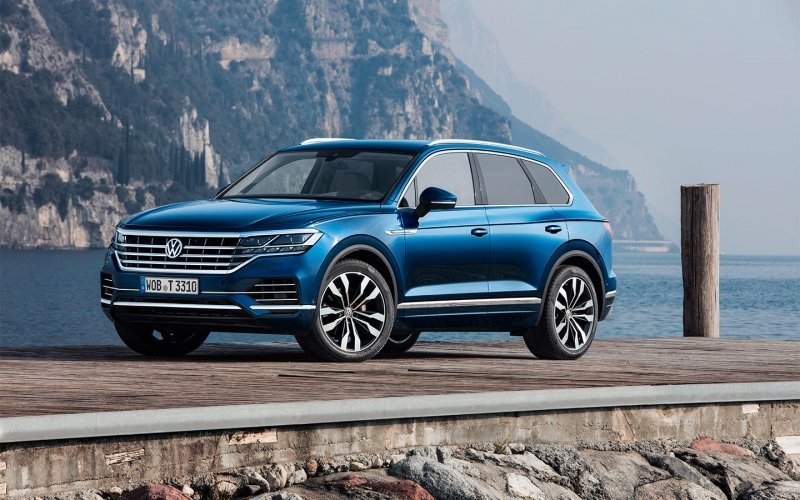 
            Volkswagen изменил оснащение внедорожника Touareg для России
        