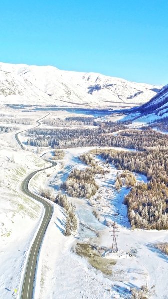 
            Росавтодор показал зимнюю красоту федеральных дорог. Фото
        