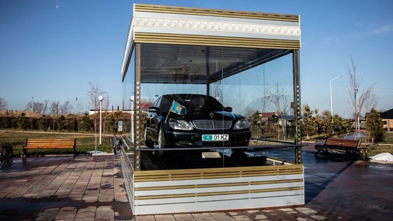 
            От «Нивы» до «Майбаха». На каких автомобилях ездил Нурсултан Назарбаев
        