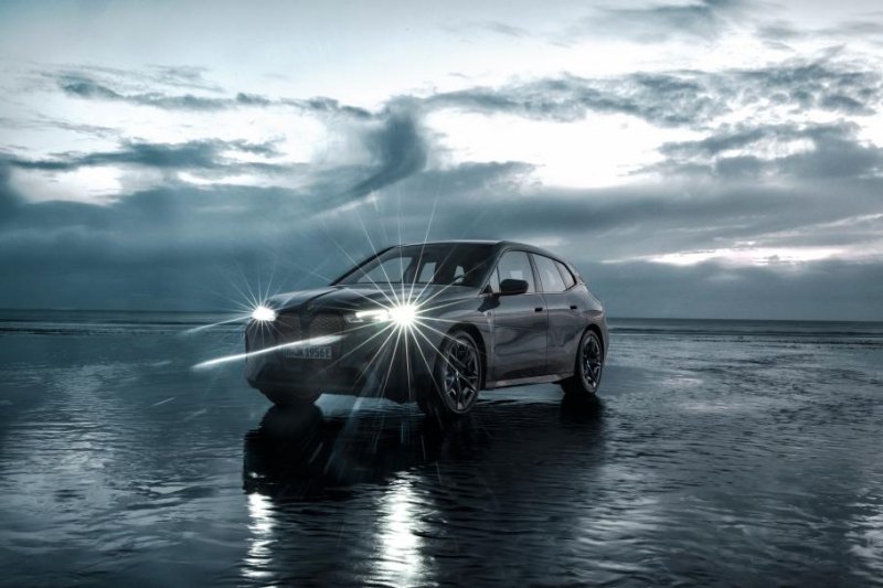 BMW представила 619-сильный электрокар iX M60, который приедет в Россию