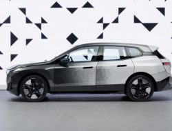 BMW представила кроссовер, меняющий цвет кузова. И вот как это работает