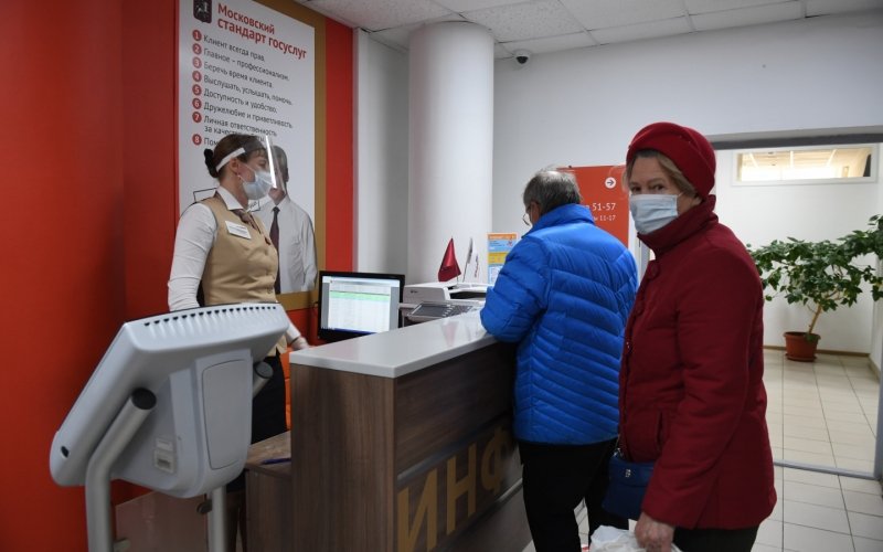 
            Машину разрешат регистрировать в МФЦ. Но только с одним условием
        