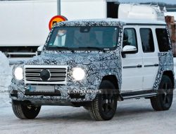 Mercedes испытал обновленный Gelandewagen в зимних условиях. Фото