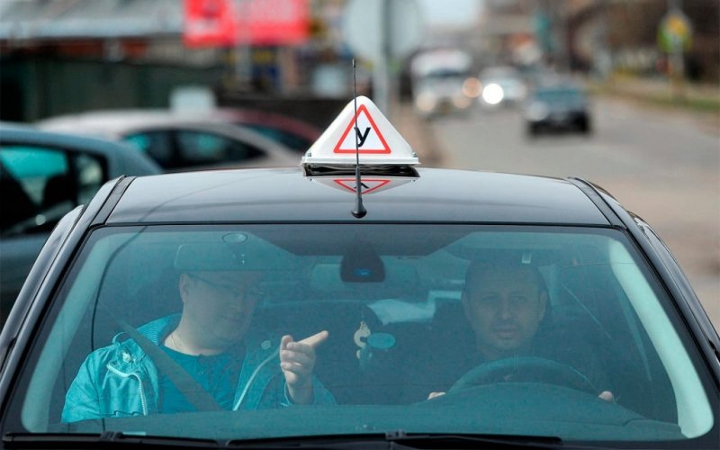 
            Разворот в ограниченном пространстве: как сделать на автодроме и в городе
        