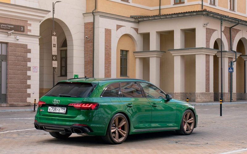 
            Фейерверки на будущее. Тест-драйв новых Audi RS 4 и RS 5
        