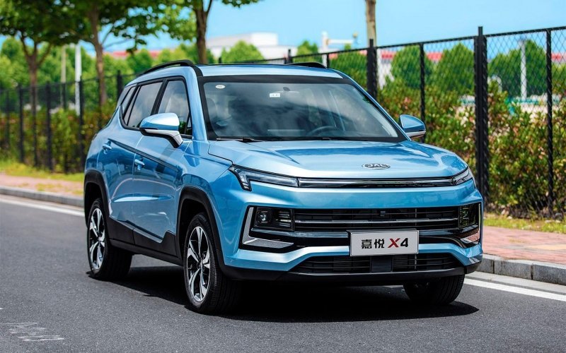 
            В Россию привезут новый китайский кроссовер JAC S4. Первые подробности
        