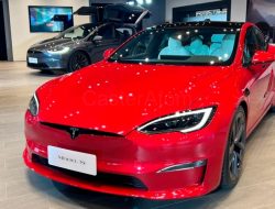 Tesla представила обновленный лифтбек Model S