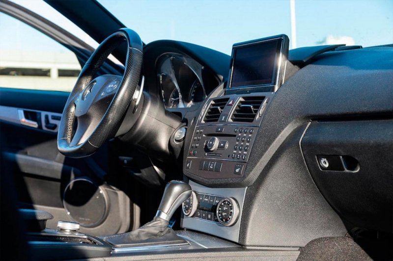 
            Mercedes-Benz Михаэля Шумахера выставили на продажу. Фото
        