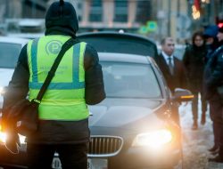 «Душил и оскорблял». Чем грозит нападение на контролера платной парковки