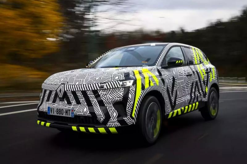 Дисплей а-ля Tesla и приплюснутый руль: Renault рассекретил салон нового кроссовера Austral