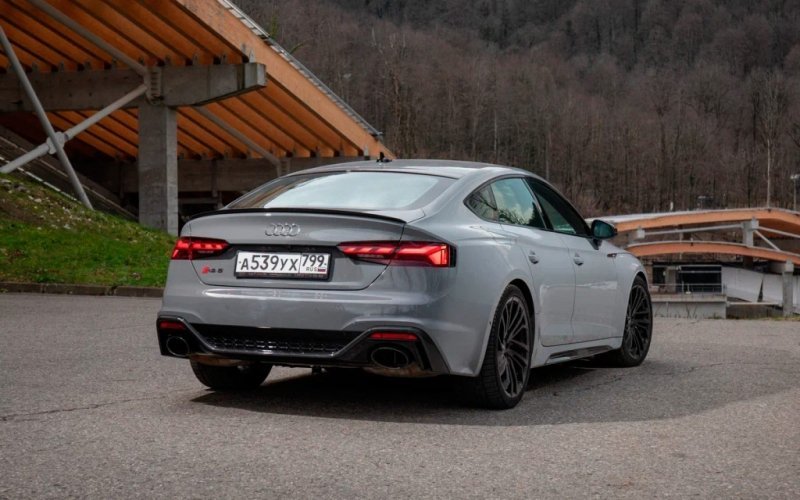 
            Фейерверки на будущее. Тест-драйв новых Audi RS 4 и RS 5
        