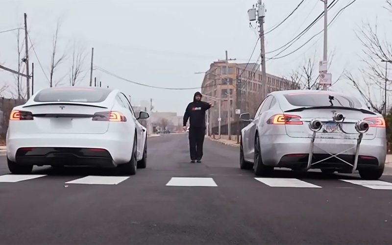 
            Tesla Model S оборудовали реактивными двигателями для дрэг-гонки. Видео
        