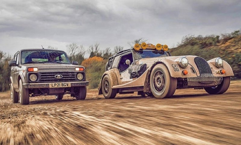 
            Немецкие репортеры затеяли битву внедорожников Lada Niva и Morgan CX-T
        