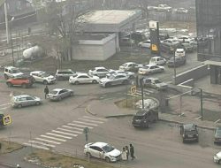 Массовый досмотр и огромные пробки: в Казахстане останавливают все машины