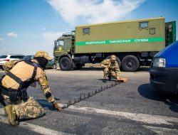 Еще одной российской службе дадут право останавливать автомобили для досмотра