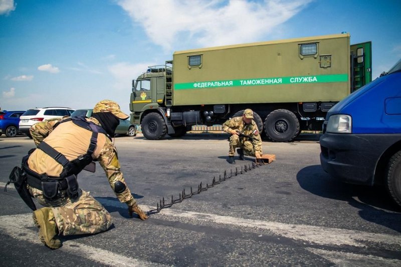 Еще одной российской службе дадут право останавливать автомобили для досмотра