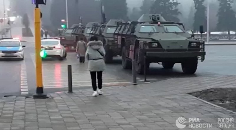 
            В Казахстане в ходе уличных протестов сожгли более 120 машин (фото)
        