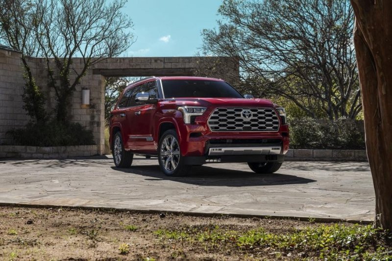 Ford Bronco Raptor, новая Toyota Sequoia и летающий автомобиль AirCar: главное за неделю