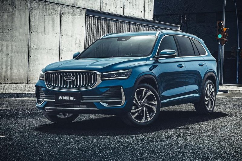 Geely KX11 урезали количество опций до дебюта в России, и вот почему