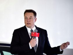 Глава Tesla назвал президента США «марионеткой» за слова об электромобилях