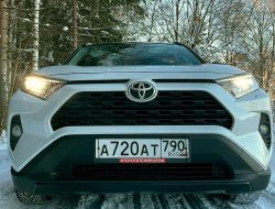 Гребет, как проклятый: зимний тест-драйв Toyota RAV4 пятого поколения