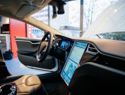 Хакер взломал электрокары Tesla в 13 странах благодаря уязвимости программного обеспечения