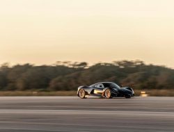 Hennessey разогнала на тестах гиперкар Venom F5 до 400 километров в час