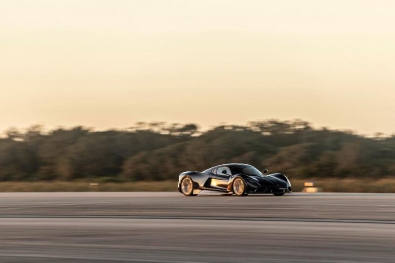 Hennessey разогнала на тестах гиперкар Venom F5 до 400 километров в час