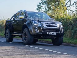 Isuzu привезла в Россию пикап D-Max в версии Arctic Trucks