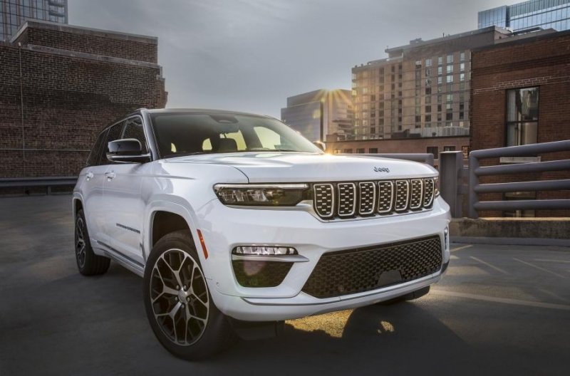 Jeep раскрыл стоимость гибридного Grand Cherokee 4xe