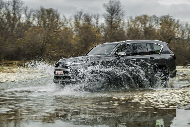 Князь и грязи: первый тест-драйв новейшего рамного «премиала» Lexus LX