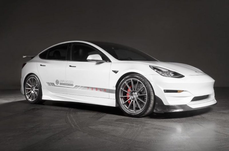 Koenigsegg начал делать карбоновые детали для тюнинга Tesla