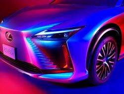 Lexus показал новейший кроссовер RZ