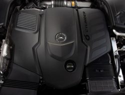 Mercedes-Benz предупредил о риске возгорания 800 000 новых машин