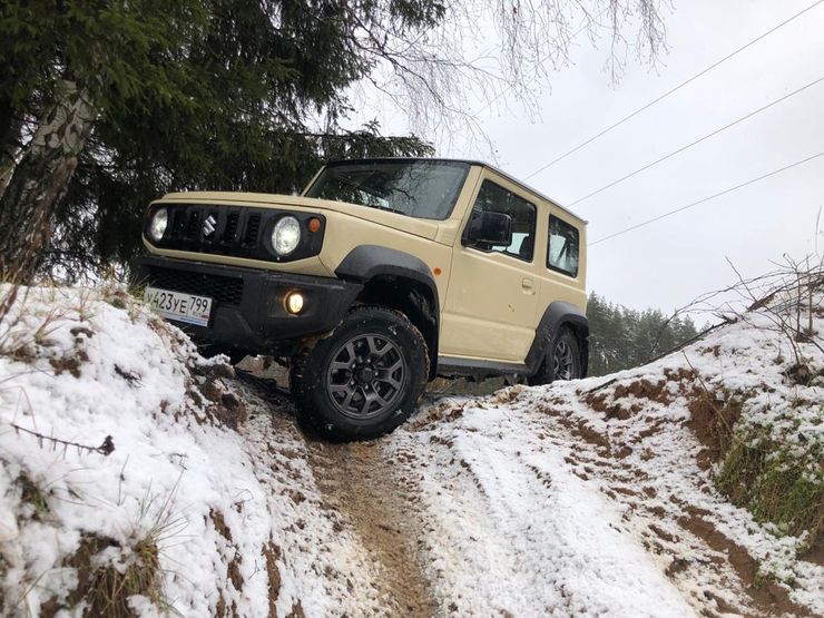 Могучая коробчонка: снежный тест-драйв нового Suzuki Jimny
