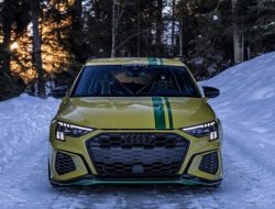 Новую Audi S3 сделали быстрее, чем суперкар R8