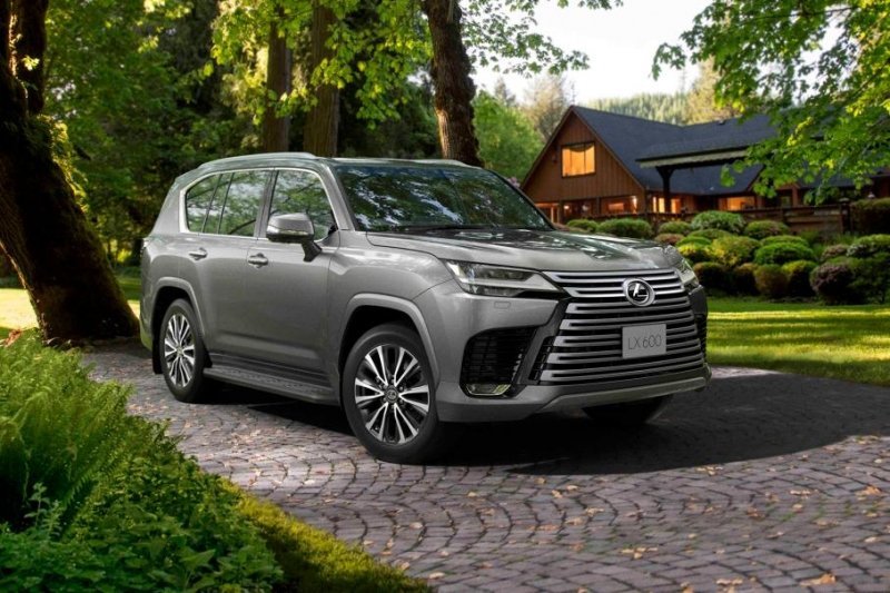 Новый Lexus LX поступил в продажу на домашнем рынке