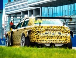 Обновленную гоночную Lada Vesta случайно рассекретили в Сети