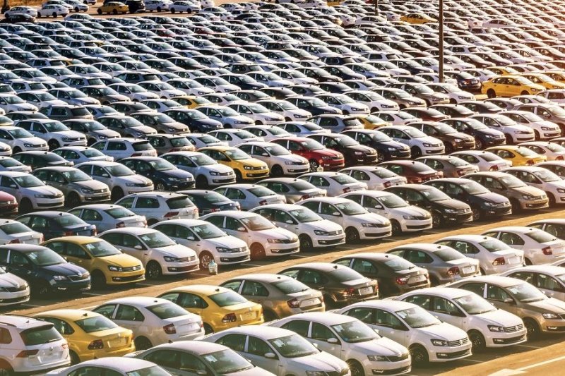 Очереди за новыми автомобилями в России растянулись до 2023 года