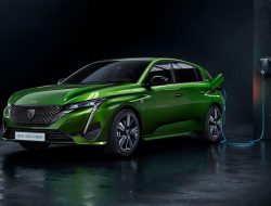 Peugeot 308 станет электрокаром с запасом хода 400 километров