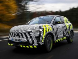 Появились подробности о новом кроссовере Renault Austral