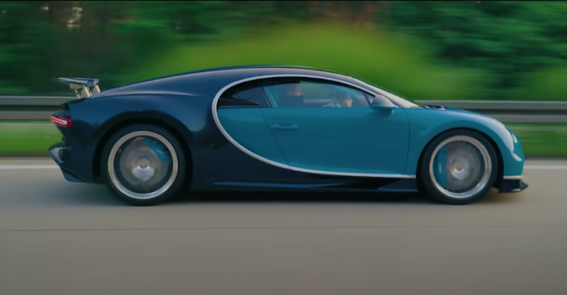 Посмотрите, как Bugatti Chiron развивает максимальную скорость на дороге общего пользования