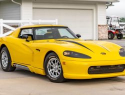 Посмотрите на Chevrolet Corvette с внешностью Dodge Viper