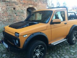 Посмотрите на пикап Lada Niva Zubr. Его построили в Германии и он стоит три миллиона рублей