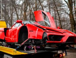 Редчайший Ferrari Enzo стоимостью три миллиона долларов разбили об дерево